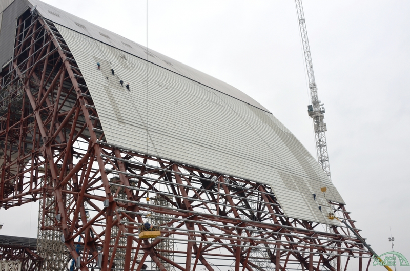 Illustration for article titled Chernobyl's Steel Radiation Shield Is the Biggest Moving Structure Ever